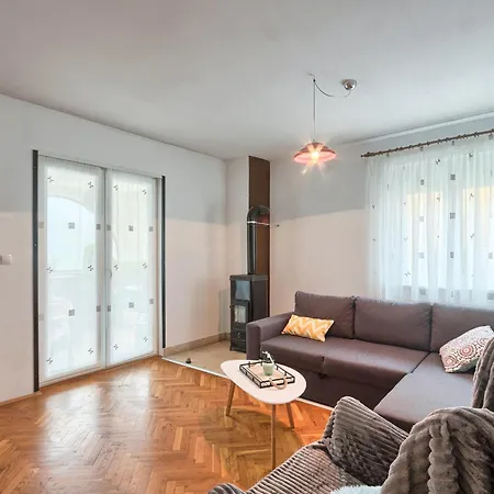 Apartment Nina *